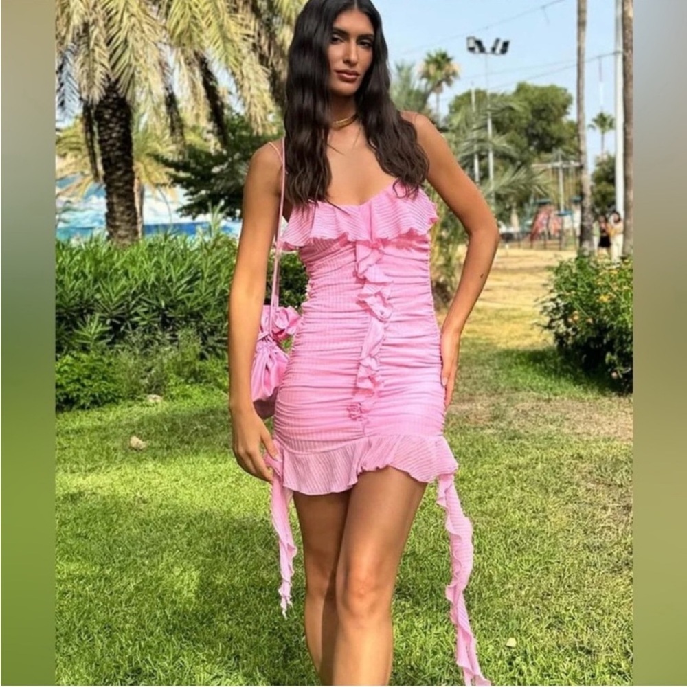 VIRAL NEW ! ZARA MINI RUFFLE DRESS SIZE L 
🚨FIRM PRICE NO DISCOUNT ON THIS DRESS